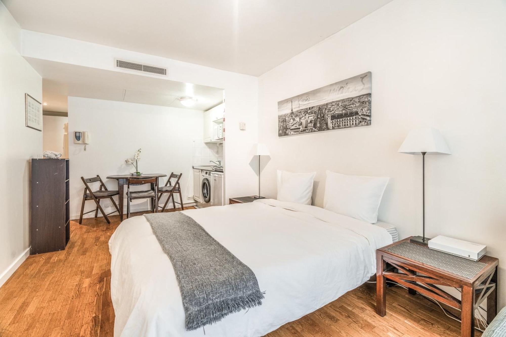 Champs Elysees Flat *